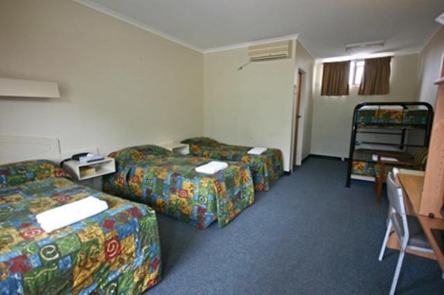 Red Cedars Motel Канберра Номер фото