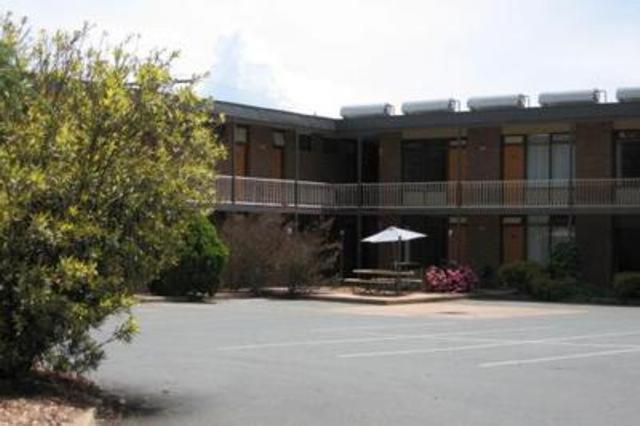 Red Cedars Motel Канберра Экстерьер фото